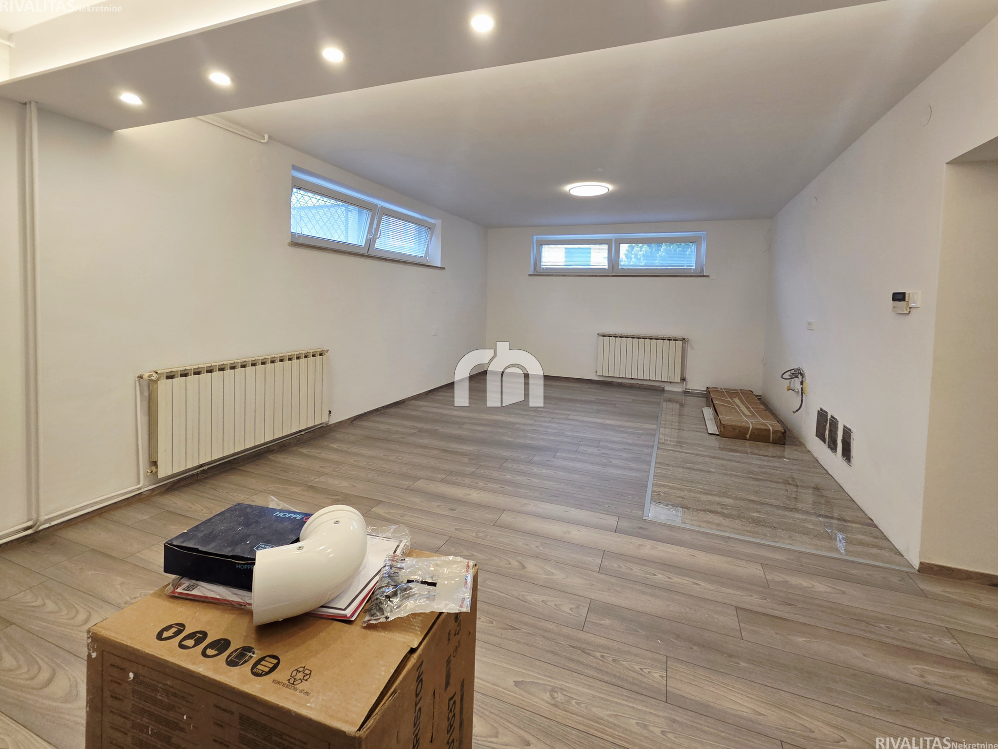 MAKSIMIR 3S, NKP 71.12M2-OBNOVLJEN-BEZ PROVIZIJE ZA KUPCE!