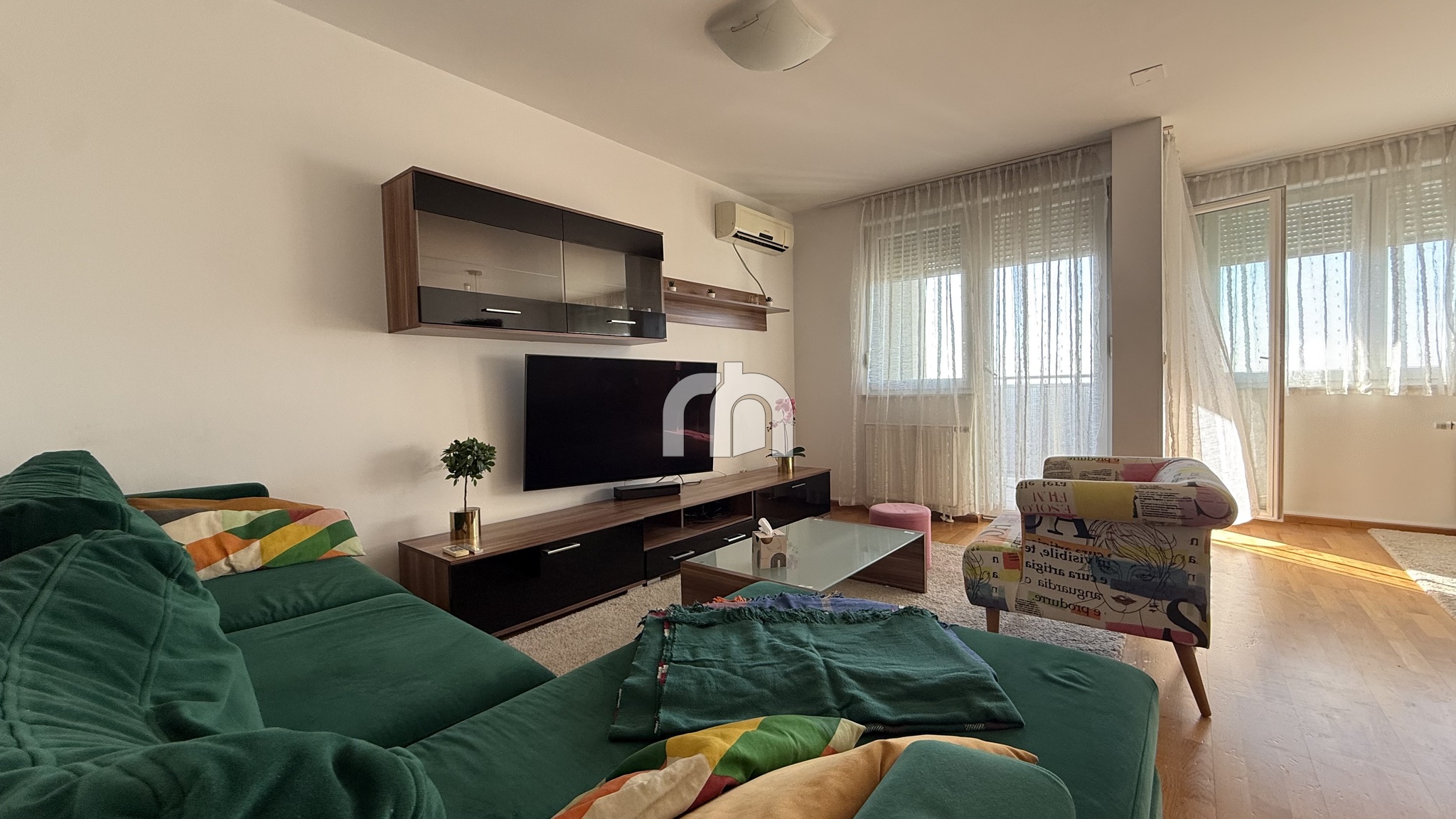 JARUŠČICA, MODERAN TROSOBAN STAN, 95 m2 - BEZ PROVIZIJE ZA KUPCE!