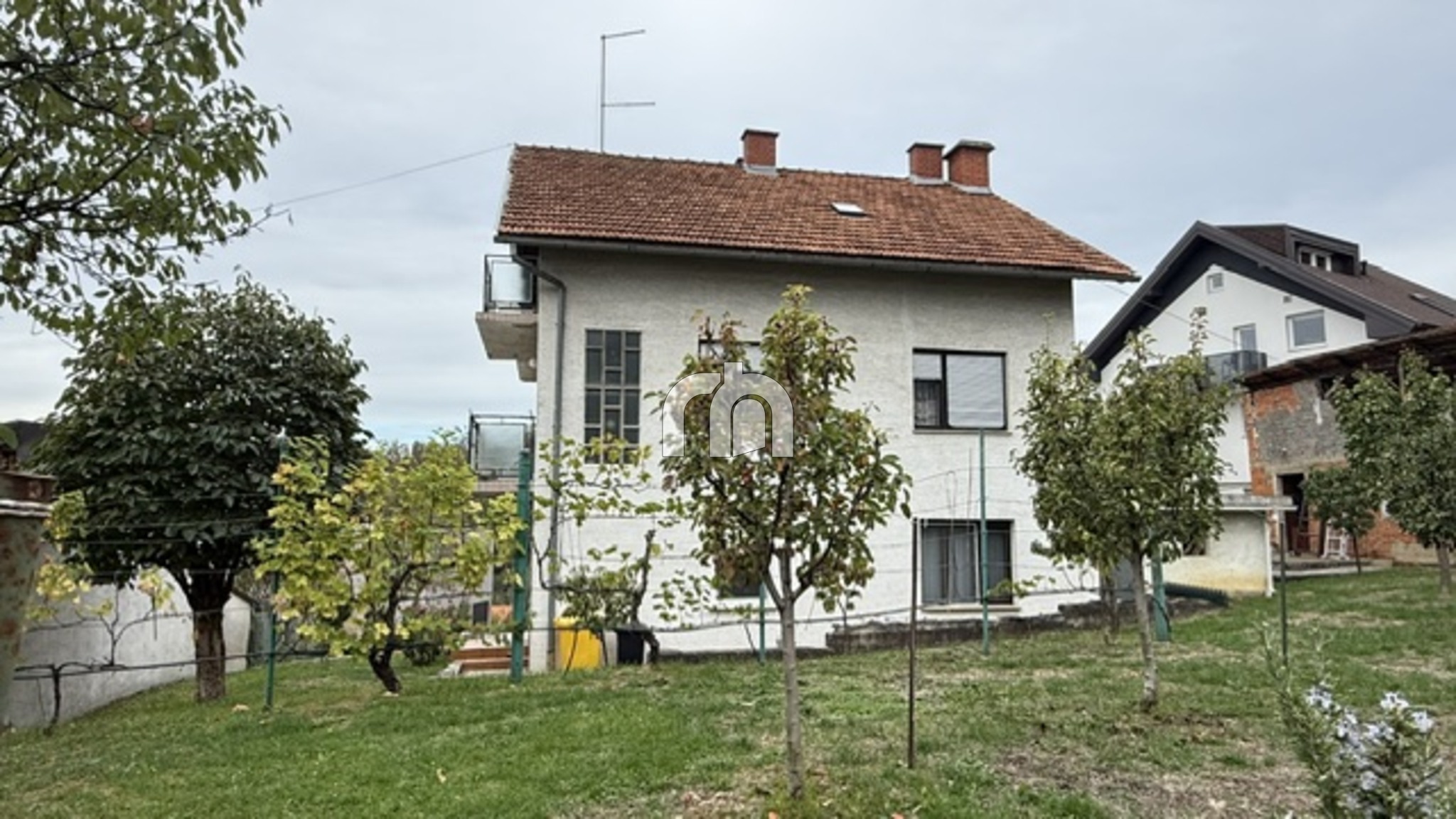 ČRNOMEREC (SVETI DUH), KUĆA ZA RENOVACIJU, NA TRI ETAŽE, 244 m2, PARCELA 877 m2 - BEZ PROVIZIJE ZA KUPCE!