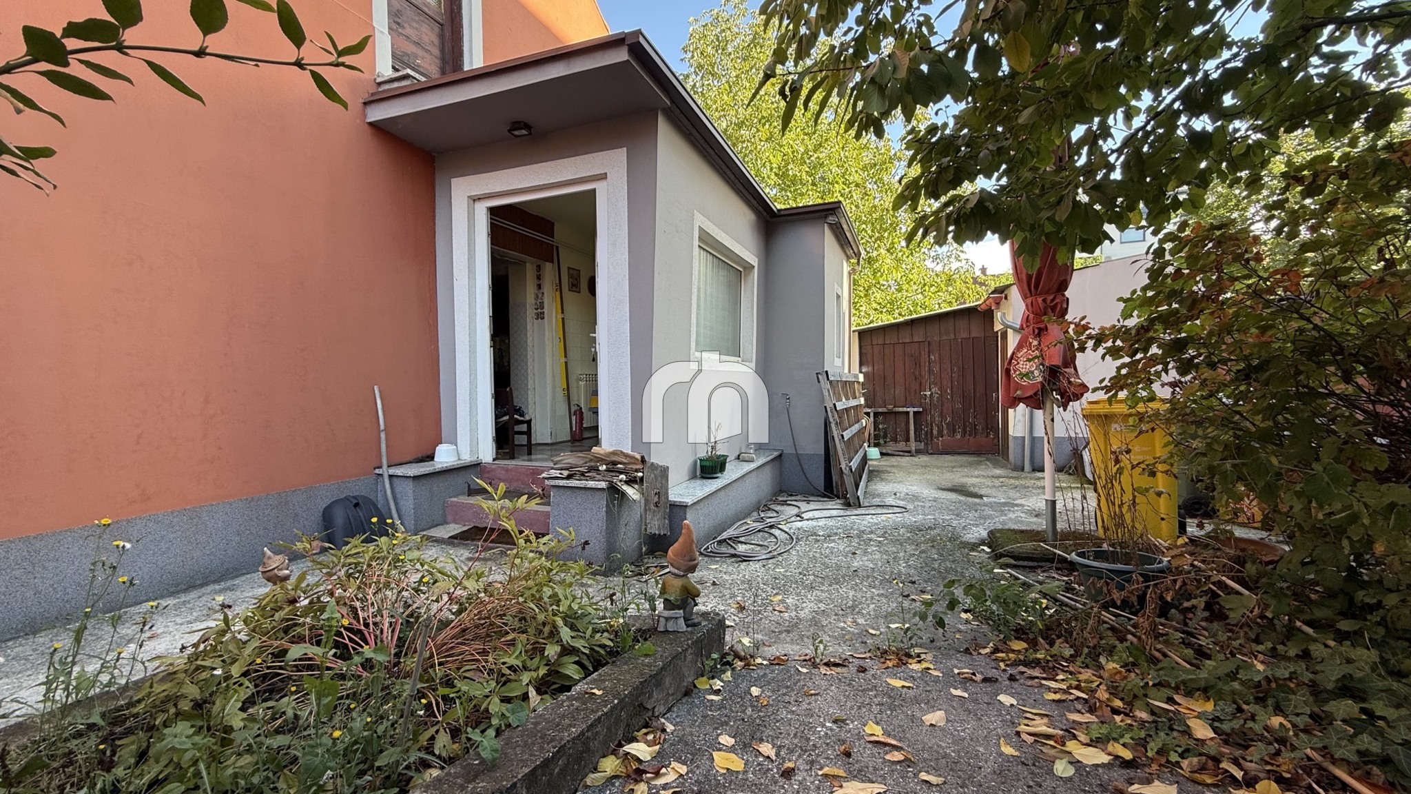 TREŠNJEVKA, KUĆA 136 m2, ZA KOMPLETNU RENOVACIJU, PARCELA 288 m2 - BEZ PROVIZIJE ZA KUPCE!