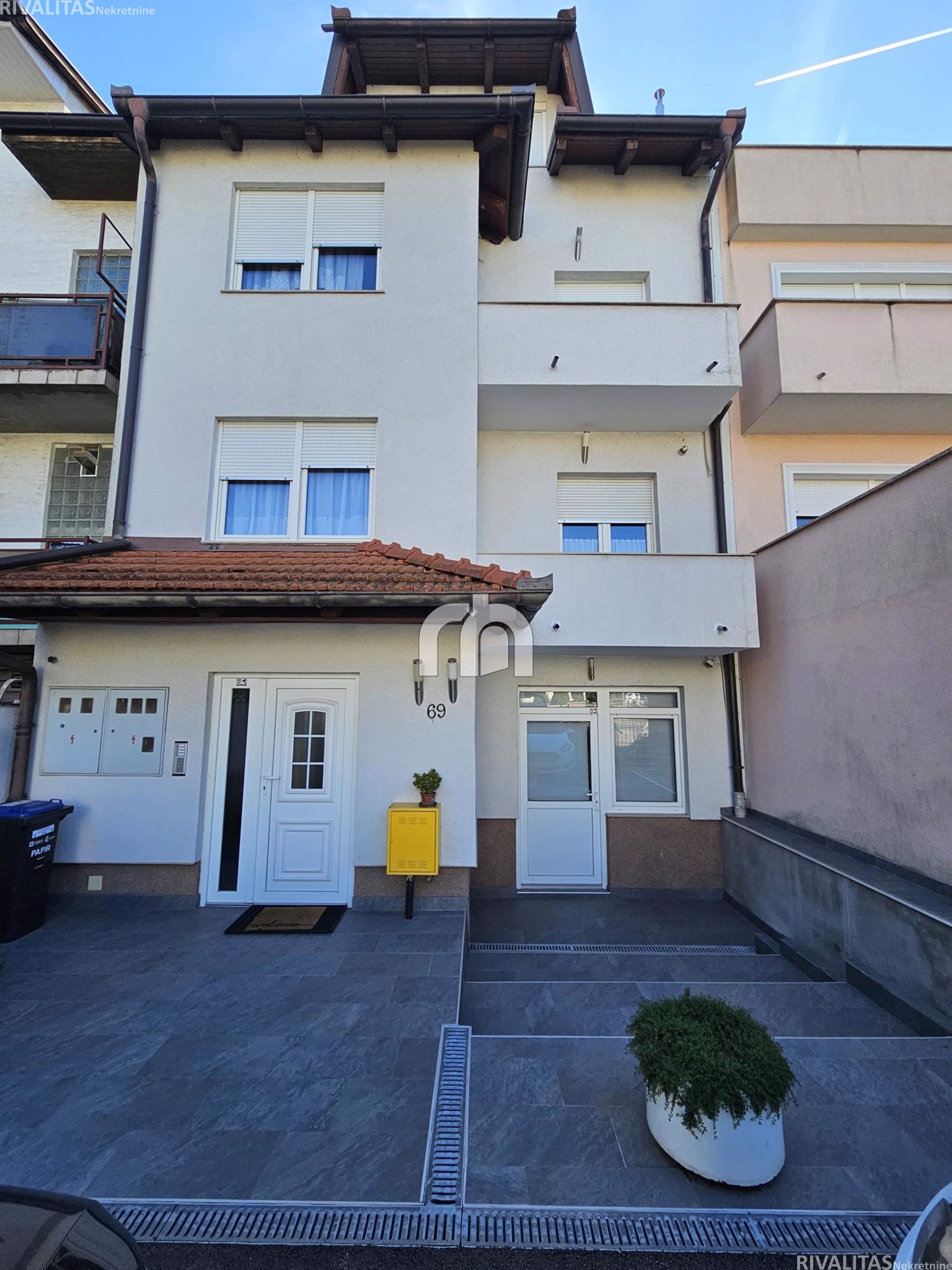 KUĆA TRNOVČICA, ČETIRI ETAŽE SA TRI ODVOJENA STAMBENA PROSTORA, 260M2 - BEZ PROVIZIJE ZA KUPCE